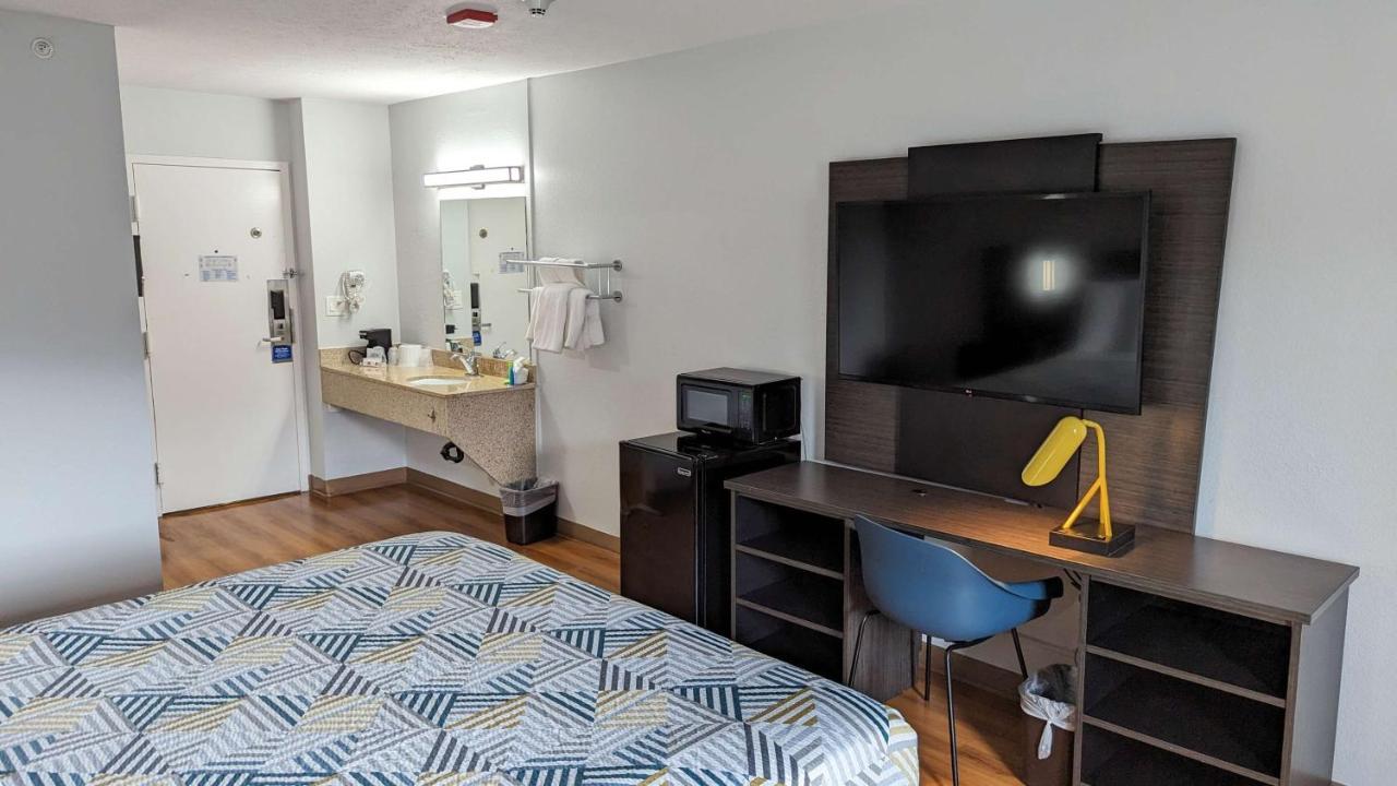 Motel 6-Framingham, Ma - Boston West Екстер'єр фото